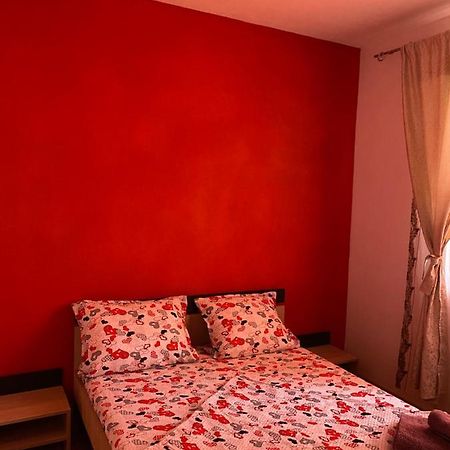 Apartament Ally'S Apartment Orşova Екстериор снимка